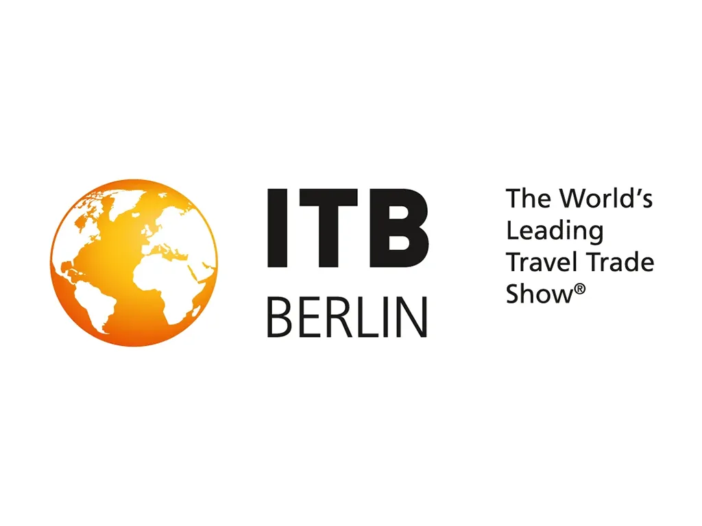 Das Logo der ITB 2026 Berlin zeigt eine orangefarbene Weltkugel auf der linken Seite und den Text "ITB Berlin" und "The World's Leading Travel Trade Show" auf weißem Hintergrund.