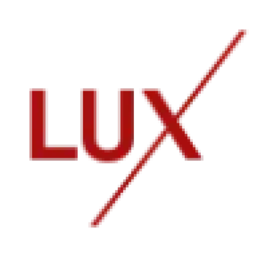 Das Wort "LUX" in roten Großbuchstaben mit einer roten diagonalen Linie, die von links unten nach rechts oben verläuft, ist als unverwechselbares 96x96 Favicon-Symbol gestaltet.